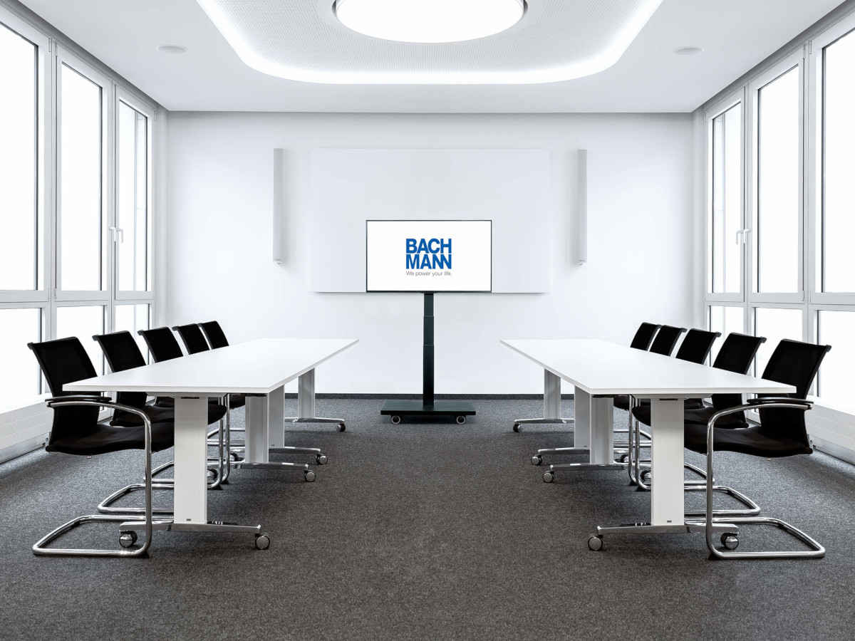 Bachmann Autarker Monitor mit Trolley Digital Signage, schwarz (701.0003) Anwendung Konferenz