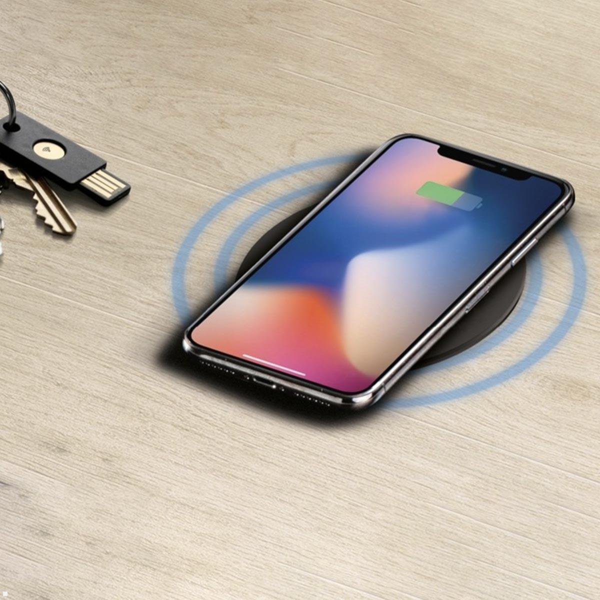 Bachmann Wireless Charger aircharge (934.004), Anwendungsbeispiel (Handy nicht enthalten) Bachmann Wireless Charger aircharge (934.004), Anwendungsbeispiel (Handy nicht enthalten)