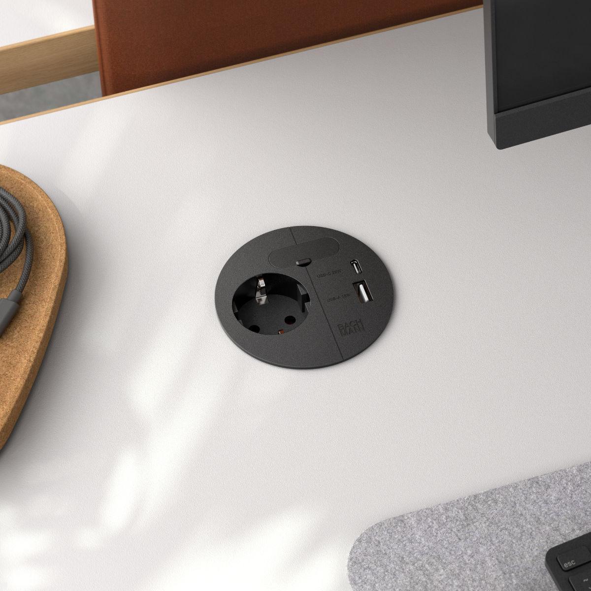 Bachmann LOOP IN CHARGE Steckdose USB A/C Winkelstecker, schwarz (938.201), Anwendungsbeispiel Bachmann LOOP IN CHARGE Steckdose USB A/C Winkelstecker, schwarz (938.201), Anwendungsbeispiel