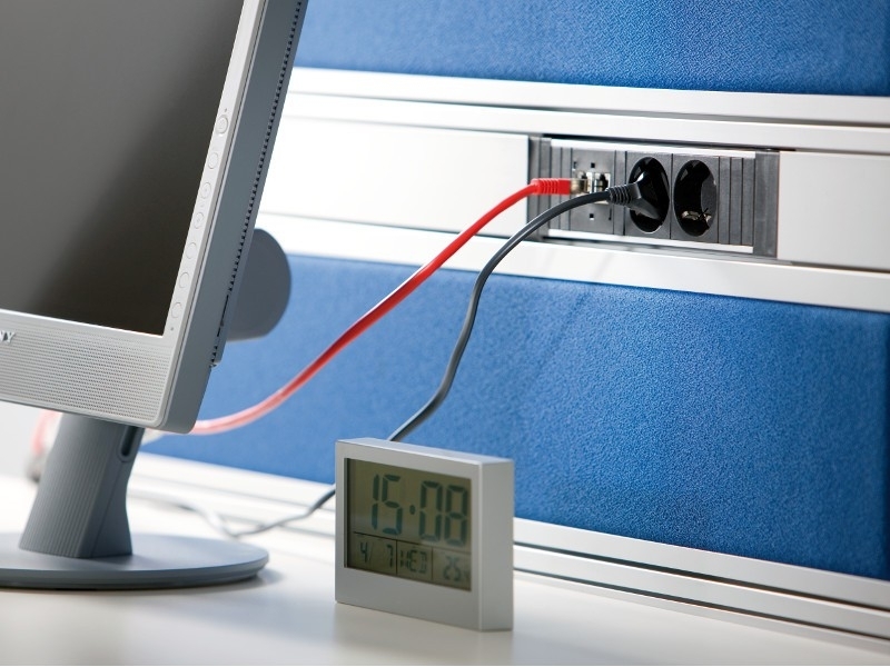 Bachmann STEP BASE 5-fach Steckdosenleiste mit GST18 (336.626) Anwendungsbeispiel Büro Bachmann STEP BASE 5-fach Steckdosenleiste mit GST18 (336.626) Anwendungsbeispiel Büro