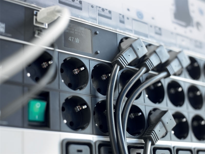 Bachmann IT PDU 19 Zoll Steckdosenleiste Feinsicherung 12x C13 1HE (800.2331) Anwendungsbeispiel