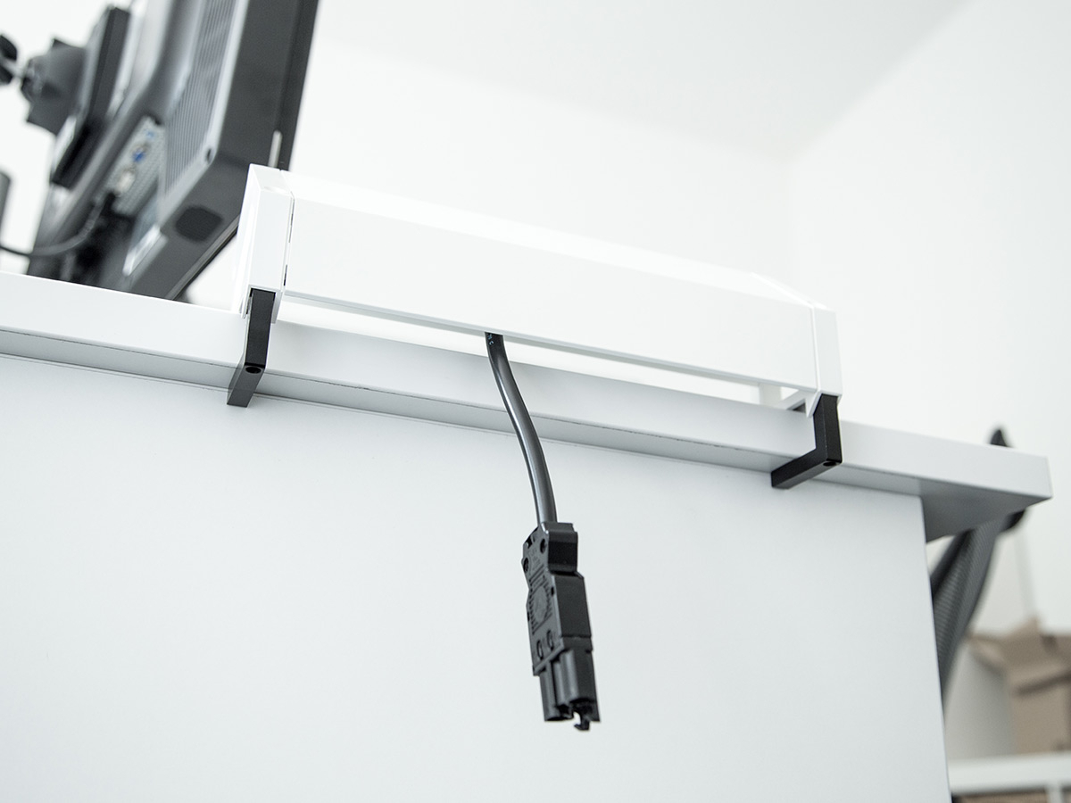 Bachmann DESK 2 - 2x Steckdose, 1x USB Charger (937.8001), schwarz/silber Anwendung Office Schreibtisch Bachmann DESK 2 - 2x Steckdose, 1x USB Charger (937.8001), schwarz/silber Anwendung Office Schreibtisch