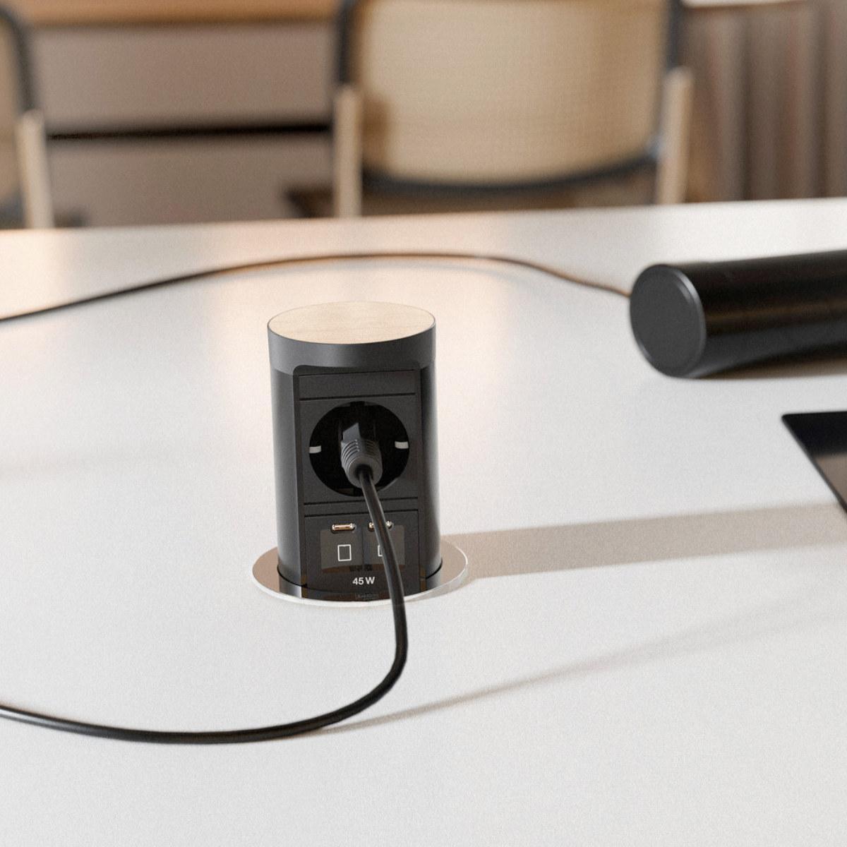 Bachmann ELEVATOR 2 Einbausteckdose 3-fach USB-C – Soft Opening Mechanismus