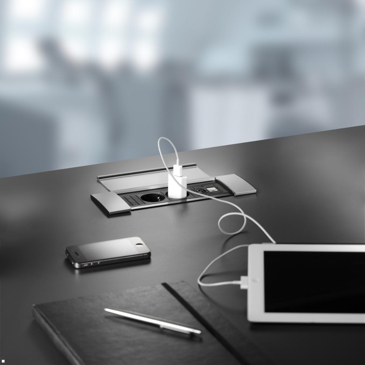 Bachmann Power Frame 3-fach 1x Steckdose 1x USB-Charger A/C 1x CM (916.503), Anwendung, Abb. ähnlich Bachmann Power Frame 3-fach 1x Steckdose 1x USB-Charger A/C 1x CM (916.503), Anwendung, Abb. ähnlich