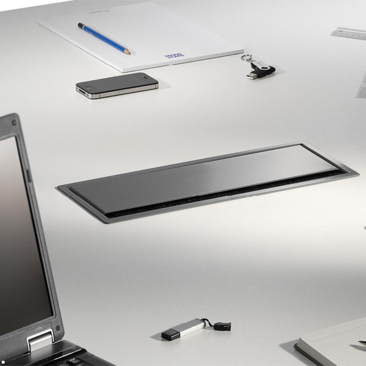 Bachmann CONI Modulträger 3-fach 2x Steckdose 1x USB-Charger A/C (912.233), Einbaurahmen (nicht enthalten) Bachmann CONI Modulträger 3-fach 2x Steckdose 1x USB-Charger A/C (912.233), Einbaurahmen (nicht enthalten)