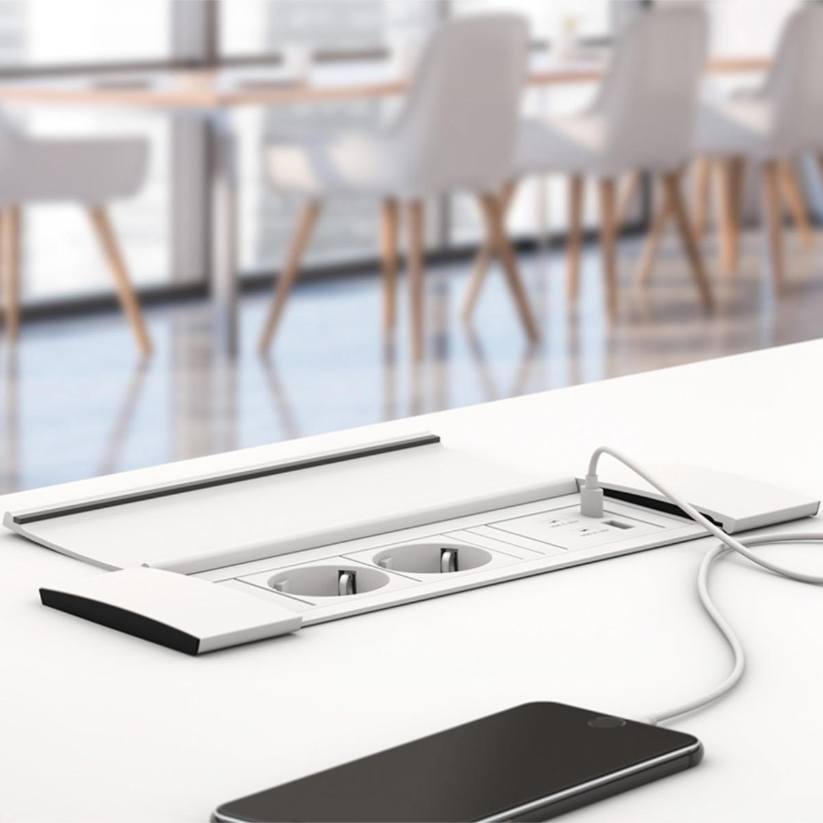 Bachmann Power Frame 3-fach 1x Steckdose 1x USB-Charger A/C 1x CM (916.503), Beispiel, Abb. ähnlich Bachmann Power Frame 3-fach 1x Steckdose 1x USB-Charger A/C 1x CM (916.503), Beispiel, Abb. ähnlich