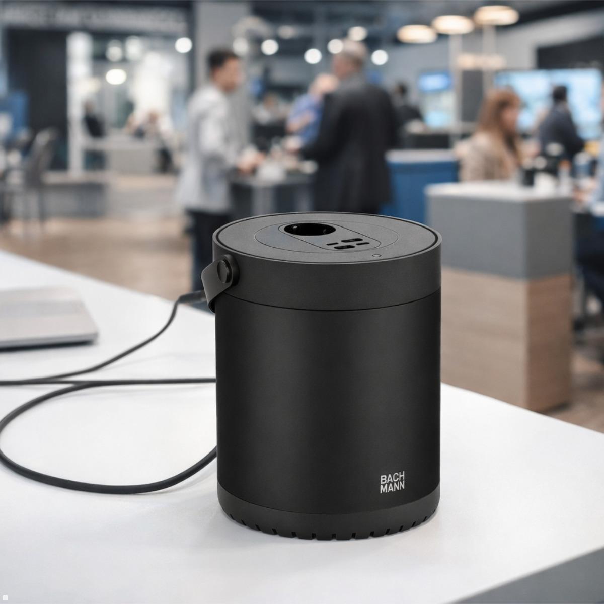 Bachmann MOV:E Steckdose USB Cahrger in Schwarz in der Anwendung